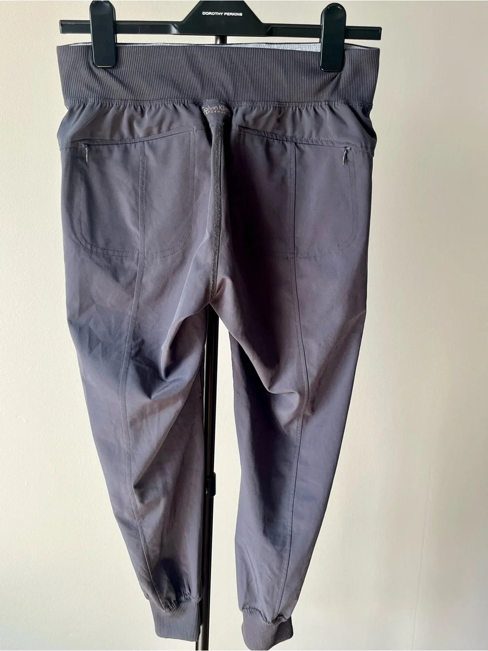 Calvin Klein Performance Quick-Dry Gray Elastic Waist Cropped Jogger Pants - Picture 4 of 14